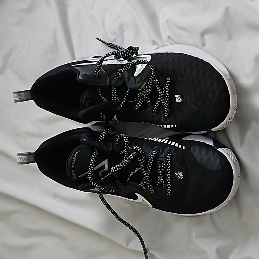 Black Nike Shoes